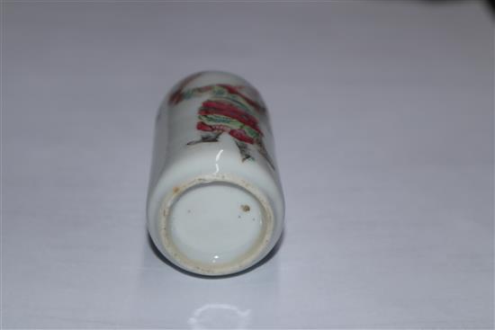 A Chinese famille rose cylindrical snuff bottle H.7.5cm